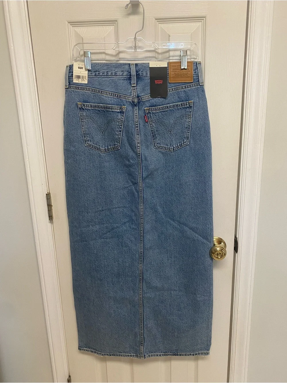 Levi's Denim Skirt
New With Tags - Picture 2 of 6